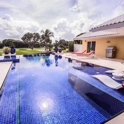 How to Remove Pool Stains Without Draining: 5 Effective and Powerful Solutions