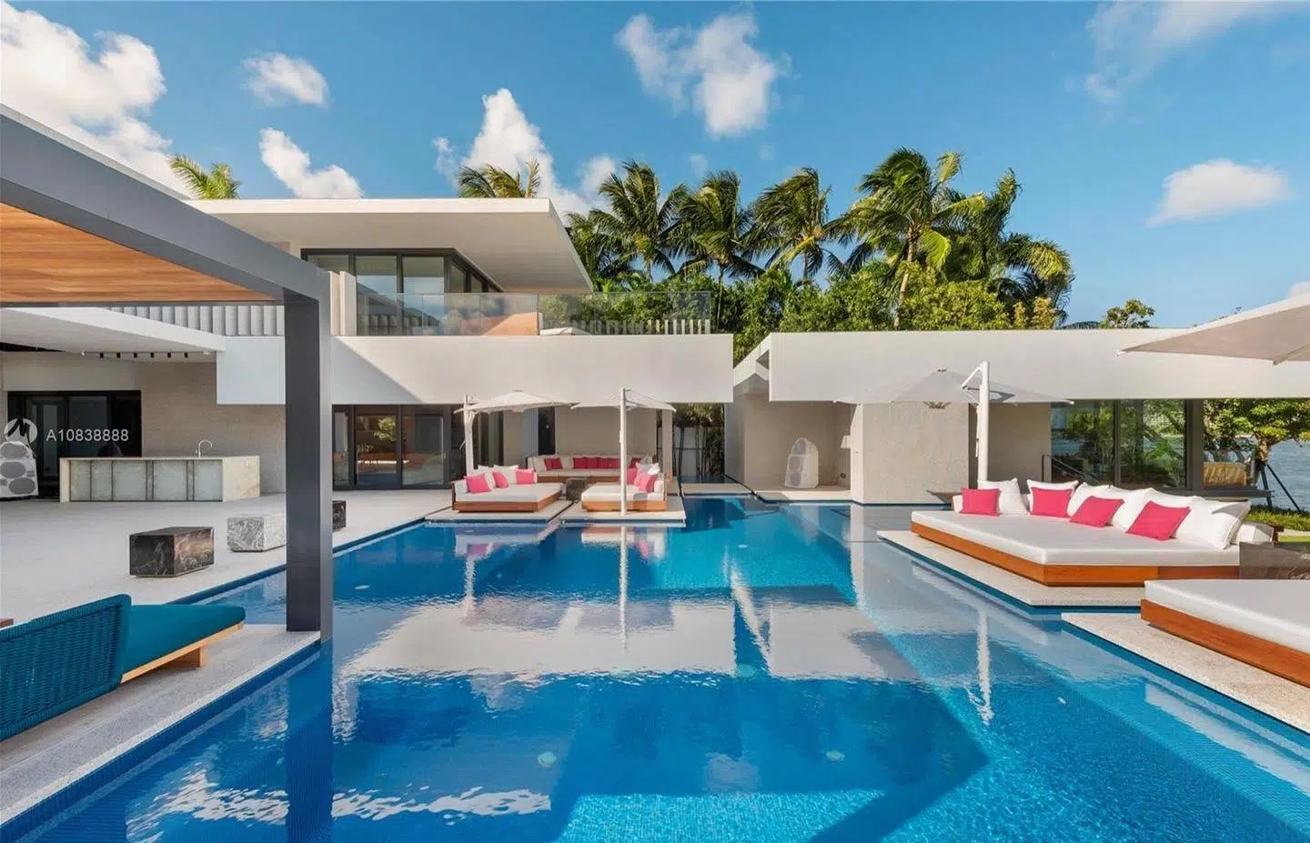 Professional Pool Cleaning in Royal Palm Beach FL